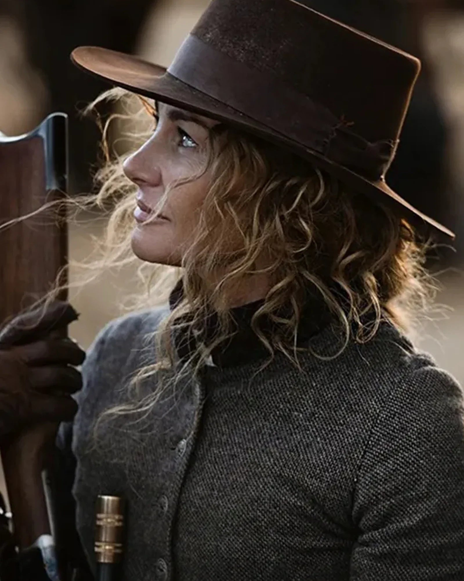 1883-Faith-Hill-Gray-Coat