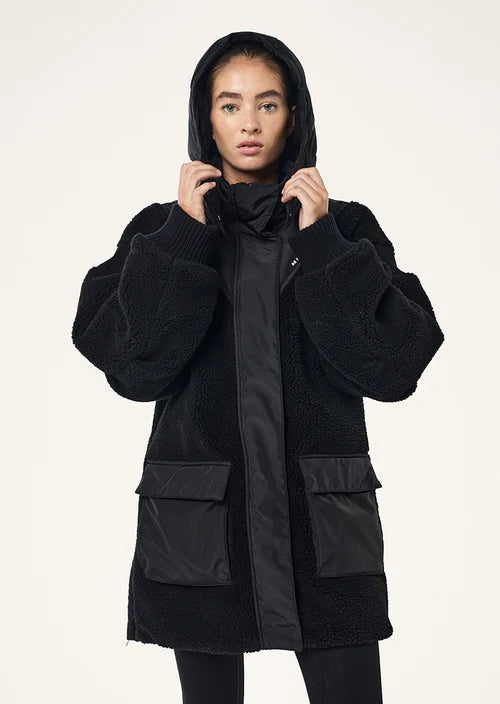 Pe-Nation-District-Jacket-In-Black
