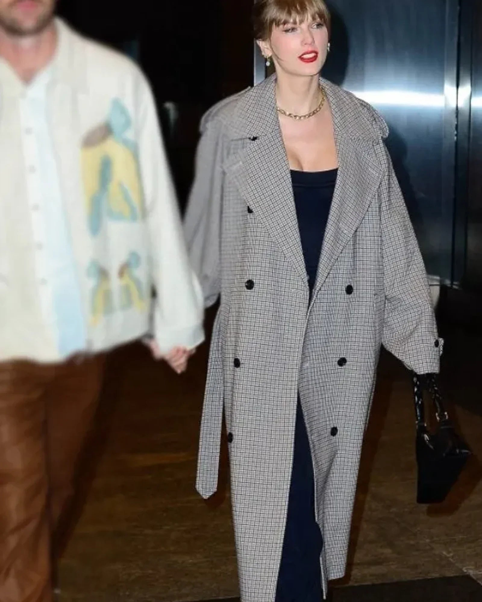 Taylor-Swift-SNL-Trench-Coat