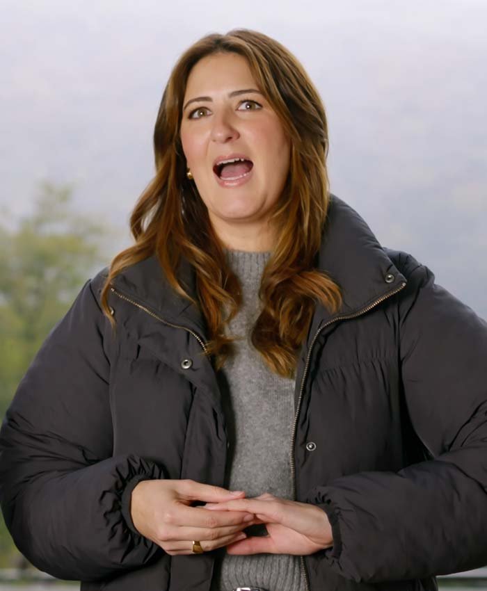 D_Arcy_Carden_Wild_Vacation_Rentals_2026_Jacket D’Arcy Carden Wild Vacation Rentals 2026 Jacket