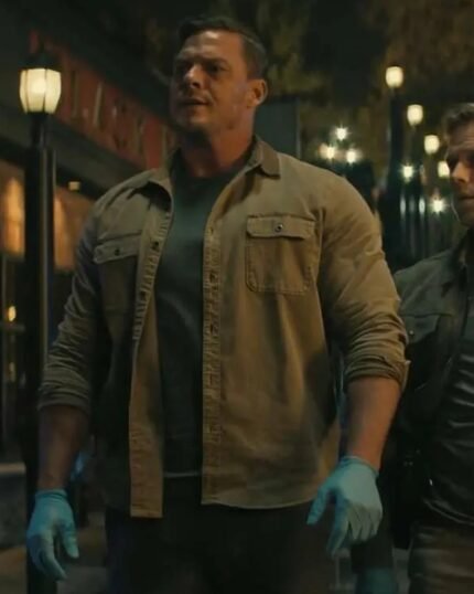 Reacher-S02-Jack-Reacher-Brown-Jacket