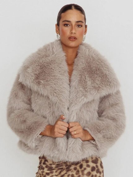 Selfie-Leslie-Oversized-Fur-Jacket